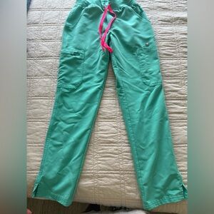 FIGS High Waisted Yola Skinny Scrub Pant
Surgical green